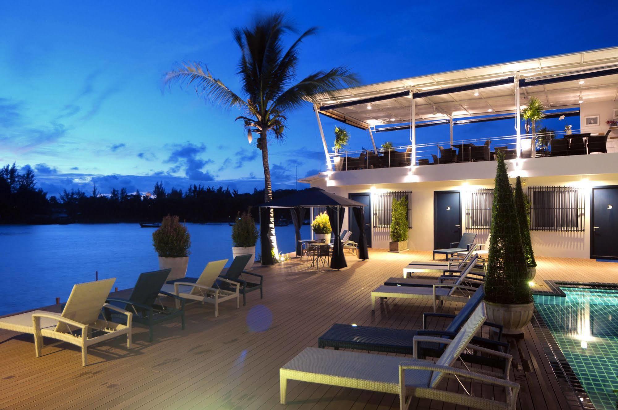 Hotel Phuket Boat Quay 4*